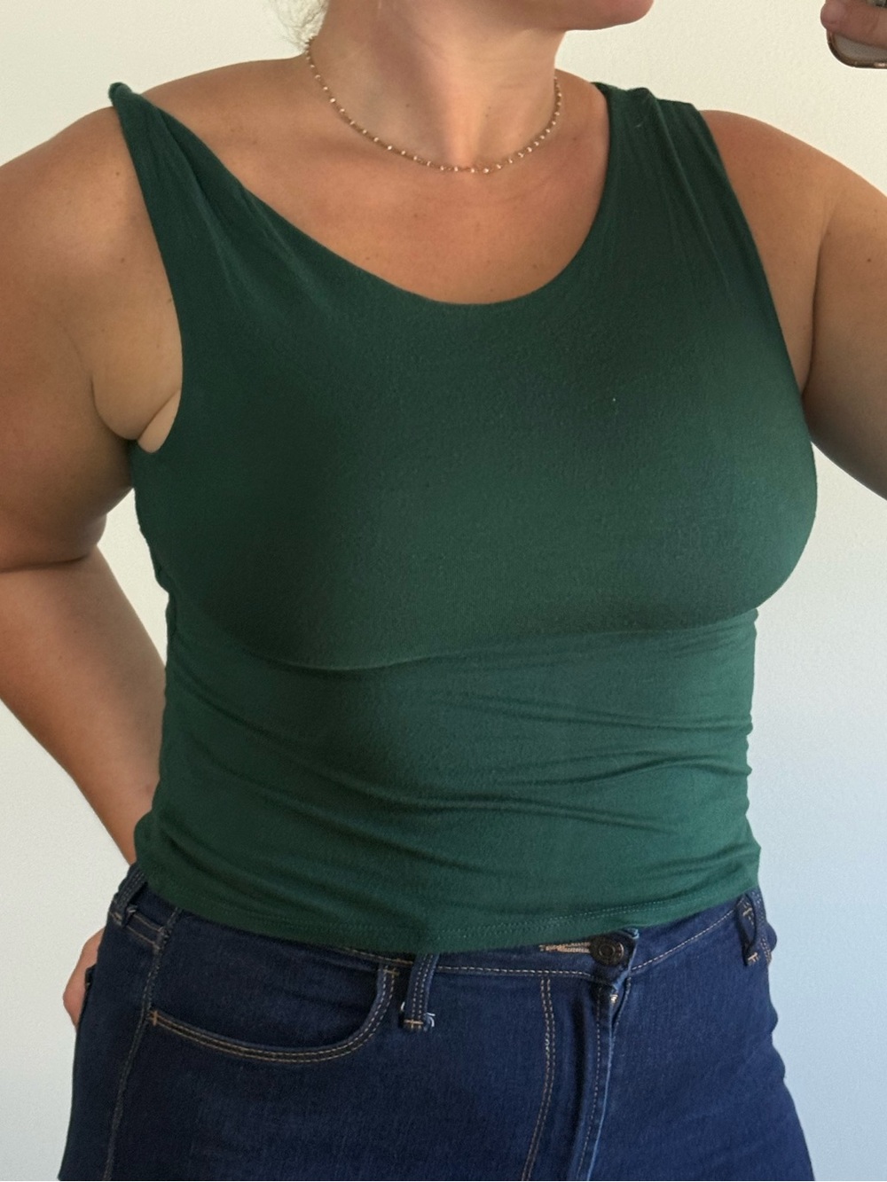 Sleeveless Scoop Neck Tank Top in Deep Green